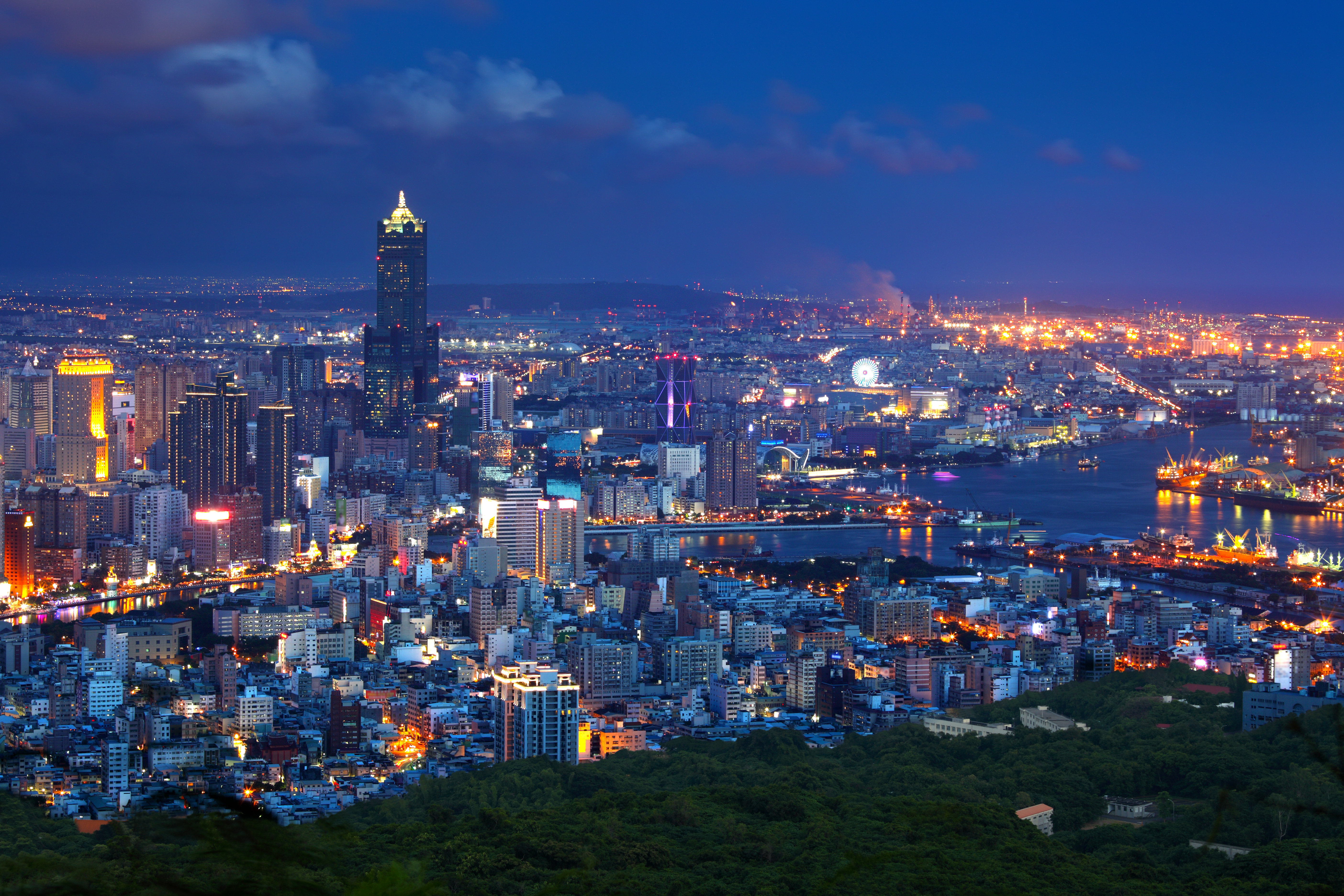 美麗的高雄港夜景。